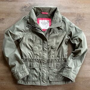 ✝️ A&F | LIKE NEW • Army Green Lightweight Jacket